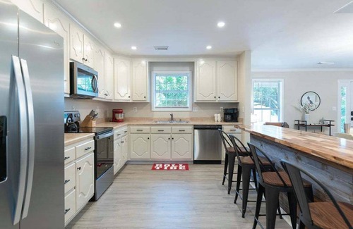 Tuscaloosa Casa | Heated Pool & Huge Yard, 15 Min to UA