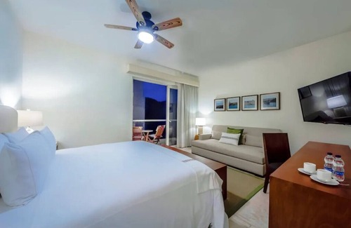 La Cruz de Huanacaxtle Complejo | Serene Resort Junior Suite with King bed & Sofa bed- Jungle and Ocean Views