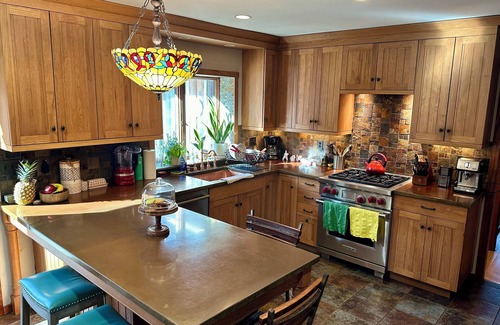 Mount Kisco Casa | Serene Retreat in the Hills of Westchester