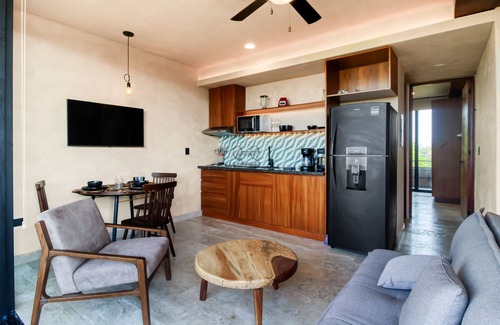 Tulsayab Apartamento | Serene retreat near beaches with an amazing pool, patio, & kitchenette