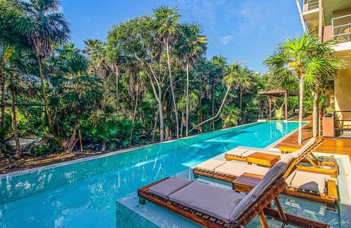 Tulsayab Apartamento | Serene retreat near beaches with an amazing pool, patio, & kitchenette