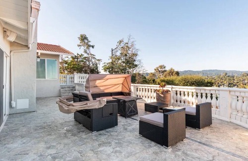 Hillsborough Casa | Serene Retreat w/ Private Pool, Jacuzzi & Skyline Views