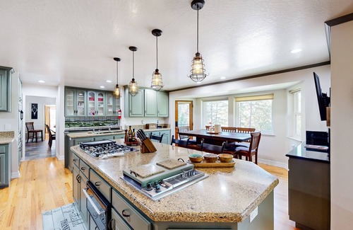 Grass Valley Casa | Serene retreat with pool, hot tub, basketball court, wood fireplace, & gas grill