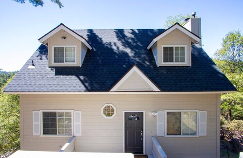 Lake Arrowhead Casa | Black Bear Cabin * Lake Access * Fireplace *