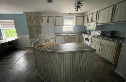Petal Casa | Serene River House located in Petal Mississippi on Leaf River
