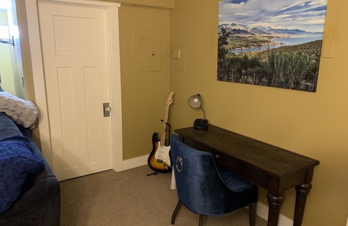 Wolf Creek Apartamento | Sereno respaldo de la propiedad del campo de golf.