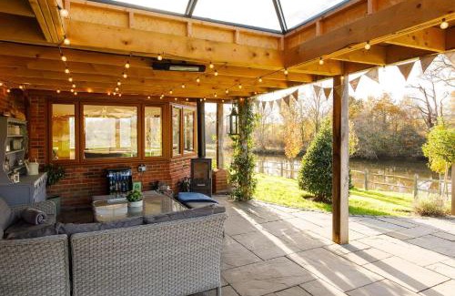 Netley Casa | Serene Riverside: 6BR Luxury Retreat in Curdridge