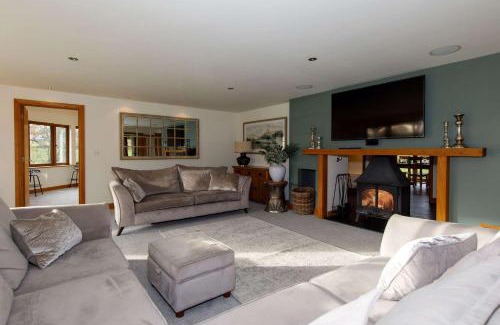 Netley Casa | Serene Riverside: 6BR Luxury Retreat in Curdridge