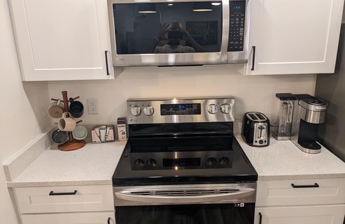 South Jordan Apartamento | Serene Riverton Studio / Mountain Views / Hot Tub / 22mi to SLC & Ski Resorts