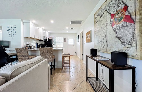 Sarasota Springs Casa | Serene Sarasota Retreat with King Bed, Full Kitchen, Fast Wi-Fi and A/C