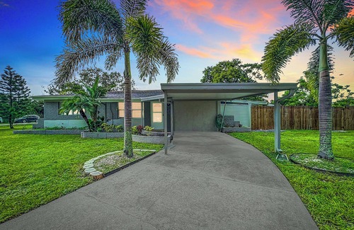 Sarasota Springs Casa | Serene Sarasota Retreat with King Bed, Full Kitchen, Fast Wi-Fi and A/C