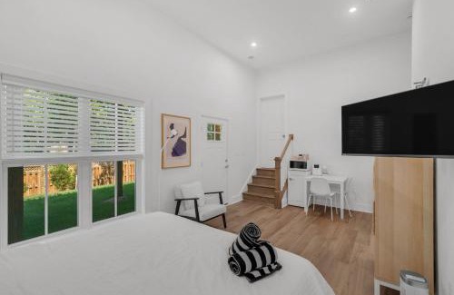 Annandale Casa | Serene Scandanavian Loft Suite