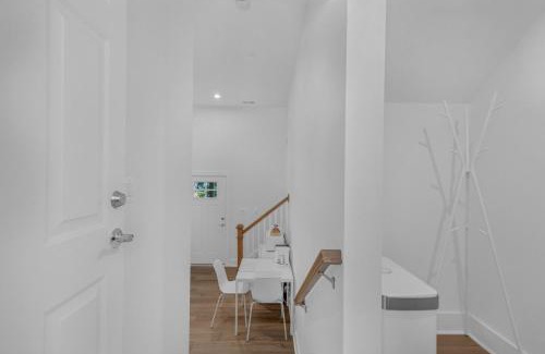Annandale Casa | Serene Scandanavian Loft Suite