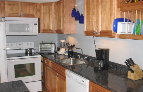 Oak Bluffs Casa | Serena Sengekontacket Pond Getaway