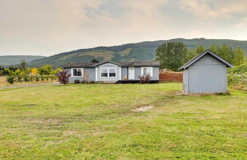 Sequim Casa | Serene Sequim Retreat with Deck Pets Welcome!