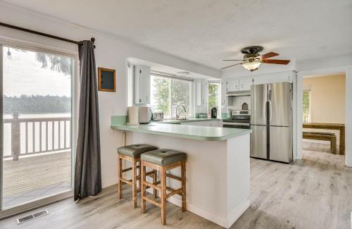 Shelton Casa | Serene Shelton Sanctuary with Private Beach and Kayaks