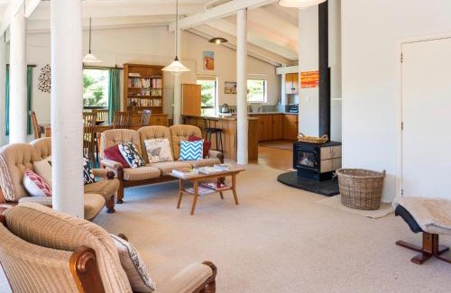 Anakiwa Casa | Serene Sounds - Anakiwa Holiday Home