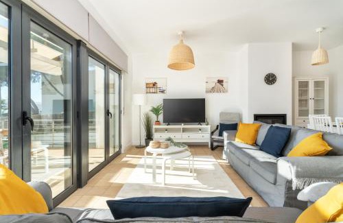 Olhos D'Agua Casa | Serene Spacious House - Swimming Pool & Garden
