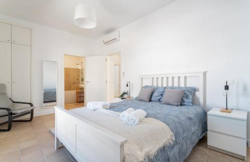 Olhos D'Agua Casa | Serene Spacious House - Swimming Pool & Garden