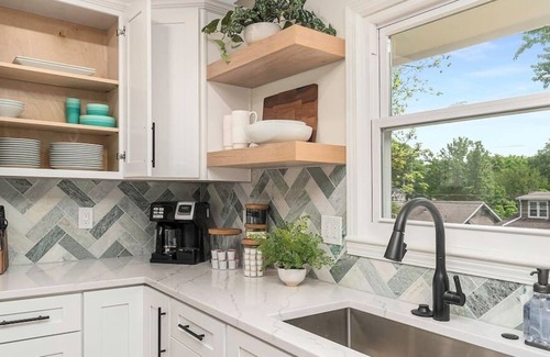 Roeland Park Casa | Serene Stay in KC Highly Rated Spacious