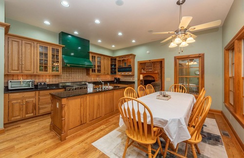 North Glade Hills Casa | Serene Stay w/ Hot Tub, Dock & Game Room