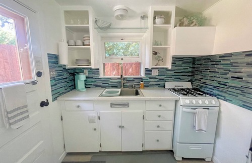 Toro Canyon Apartamento | Serene stay with gym, orchard, horses, bunnies, chickens and a pond in CARP!