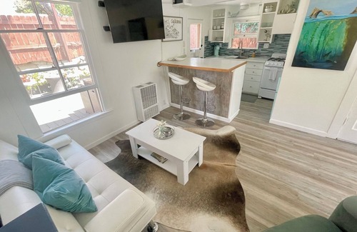Toro Canyon Apartamento | Serene stay with gym, orchard, horses, bunnies, chickens and a pond in CARP!