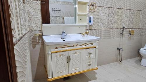 Karachi Hotel | Serene Stays Hotel