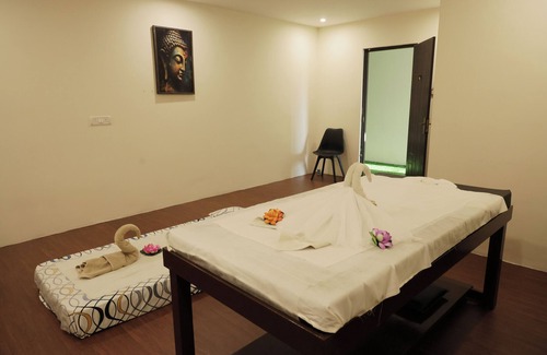 Semmencherry Hotel | Serene Stays