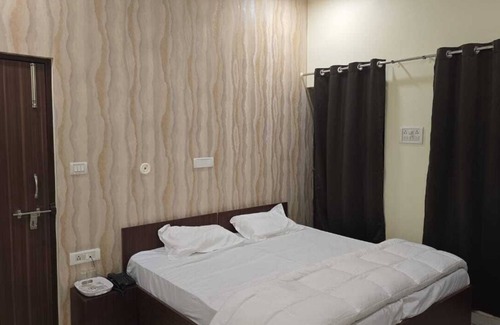 DLF City Hotel | Serene Stays