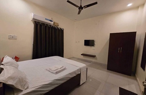 DLF City Hotel | Serene Stays