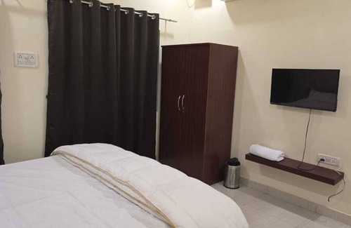 DLF City Hotel | Serene Stays