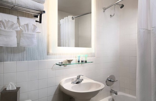 Crown Point Hotel | Serene Studio w/ Full-Service Spa and Beach Access – Ideal for Families