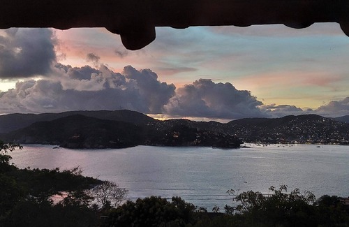 Playa Las Gatas Apartamento | Serene tropical retreat with open air shower and panoramic views