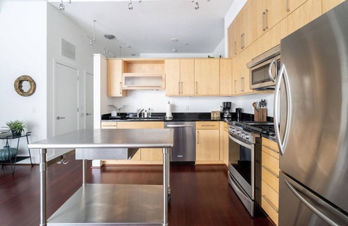 McLean Apartamento | Serene Tysons Corner 1BR w/ Elevator, close to Theater, by Blueground