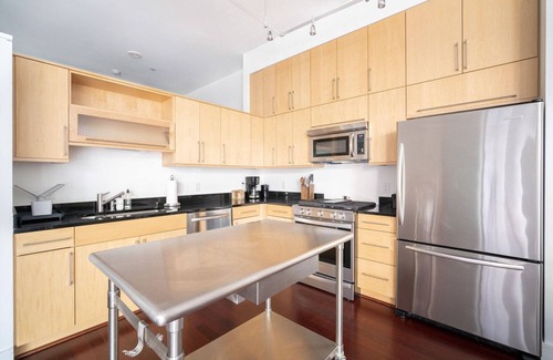 McLean Apartamento | Serene Tysons Corner 1BR w/ Elevator, close to Theater, by Blueground