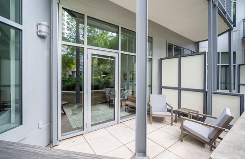 McLean Apartamento | Serene Tysons Corner 1BR w/ Elevator, close to Theater, by Blueground