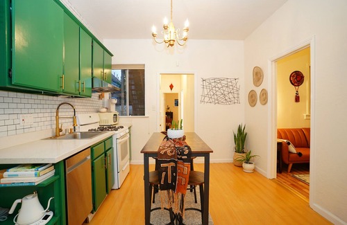 Oak Center Casa | Serene Uptown Retreat CL Train, Convention Center & Fox THE, w/ BBQ & Garden