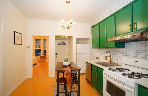 Oak Center Casa | Serene Uptown Retreat CL Train, Convention Center & Fox THE, w/ BBQ & Garden