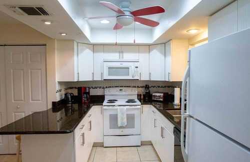 Sarasota Casa | Serene vacation villa just 7 minute drive from Siesta Key