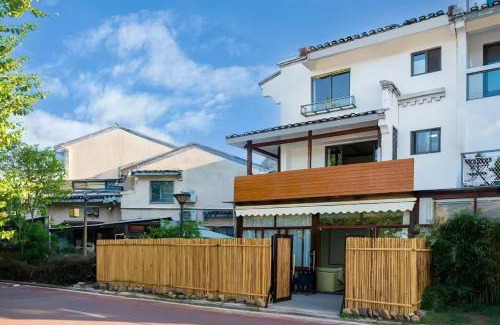 Diecai Hotel | Serene Vale Inn offers a complimentary one-way high-speed rail pickup service for guests staying two nights or longer