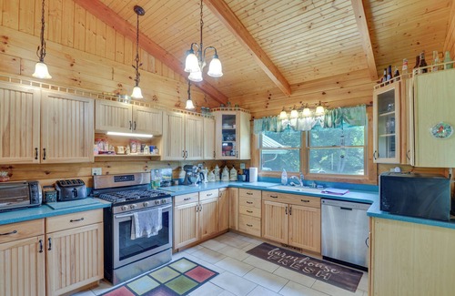 Dailey Cabina | Serene Valley Bend Cabin Rental: 7 Private Acres!