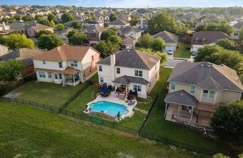 Cibolo Casa | Serene Views Ideal For Long Stays Heated Pool