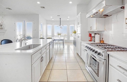 Magnesia Falls Cove Casa | Serene Volleyball Estate w/Majestic Views Pristine