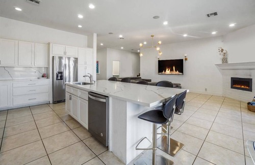 Magnesia Falls Cove Casa | Serene Volleyball Estate w/Majestic Views Pristine