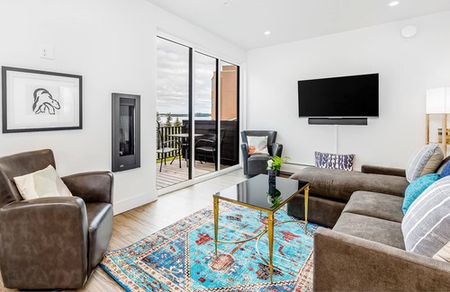 South Addition Condominio | Serene waterfront condo with balcony, full kitchen & washer/dryer - dogs welcome