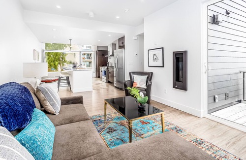 South Addition Condominio | Serene waterfront condo with balcony, full kitchen & washer/dryer - dogs welcome