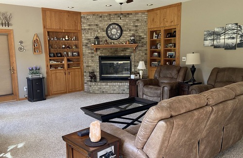 Stevens Point Casa | Serene, wooded, upscale home 2 miles from SentryWorld