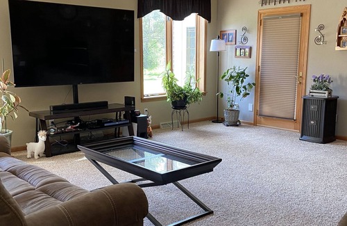 Stevens Point Casa | Serene, wooded, upscale home 2 miles from SentryWorld