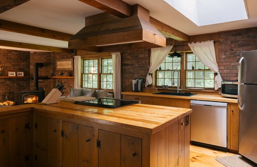 East Haven  Rutland County Casa | Serene Woodland Retreat | Leaf-Peeping Paradise This Autumn, VT. 20 min to Killington/14 to Pico.